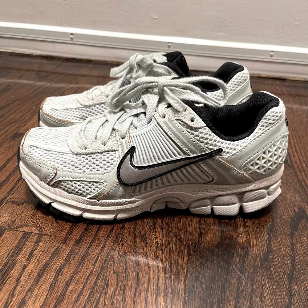 Nike zoom vomero womens silver grey chrome 6w